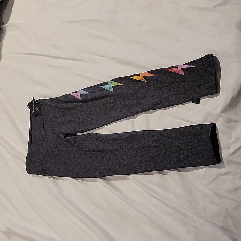 New girls size 6 and 7 grey leggings with rainbow lighting bolts